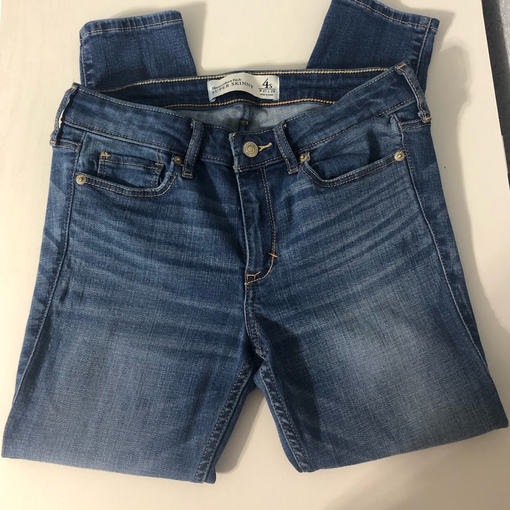 ABERCROMBIE & FITCH SUPER SKINNY JEANS